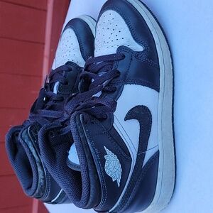 Nike Air Jordan Youth Black and White Retro Sneakers, Size 4.5